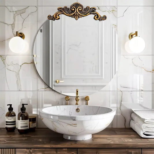 Grand miroir mural rond baroque avec motif en relief