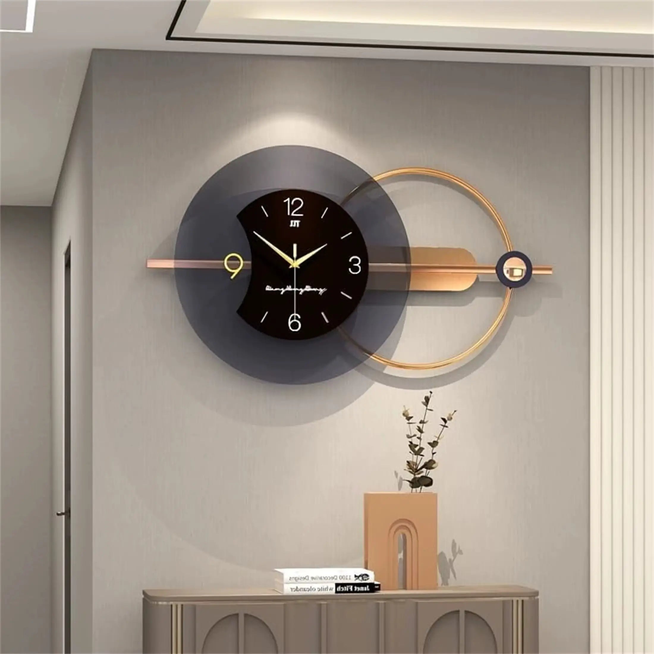 Horloge murale design graphique noir et doré avec cerclage décoratif 80 cm