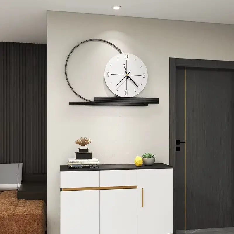 Horloge murale minimaliste avec étagère intégrée et anneau ouvert 52 cm